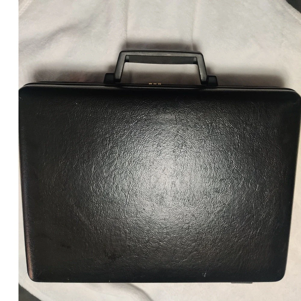 Vintage Jordache Black Hard Shell Briefcase Attache Case Combination Lock Mens